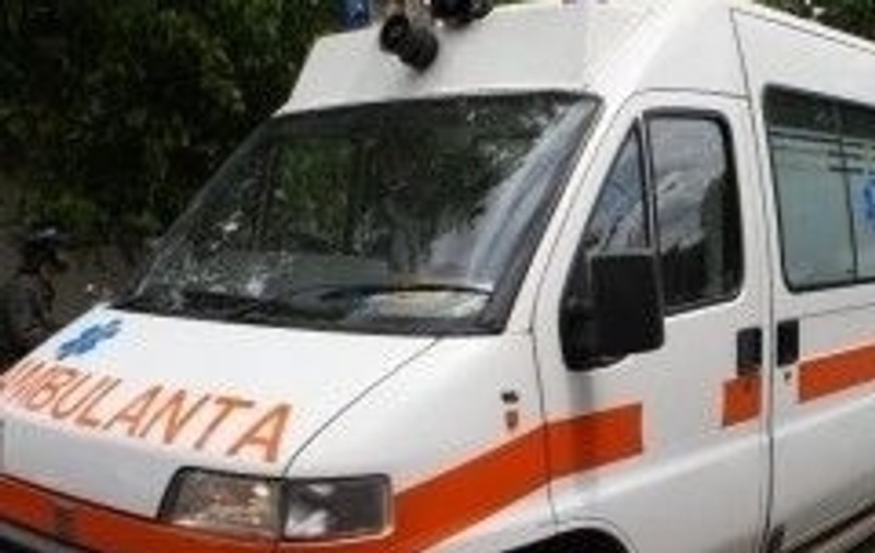 Beat şi fără permis, a distrus patru maşini