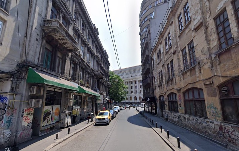 Femeie atacată cu un cuțit aproape de Centrul Vechi din București, lângă Banca Națională