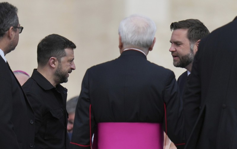 Gestul făcut de J.D. Vance și Volodimir Zelenski la prima întâlnire după cearta pe care au avut-o în Biroul Oval
