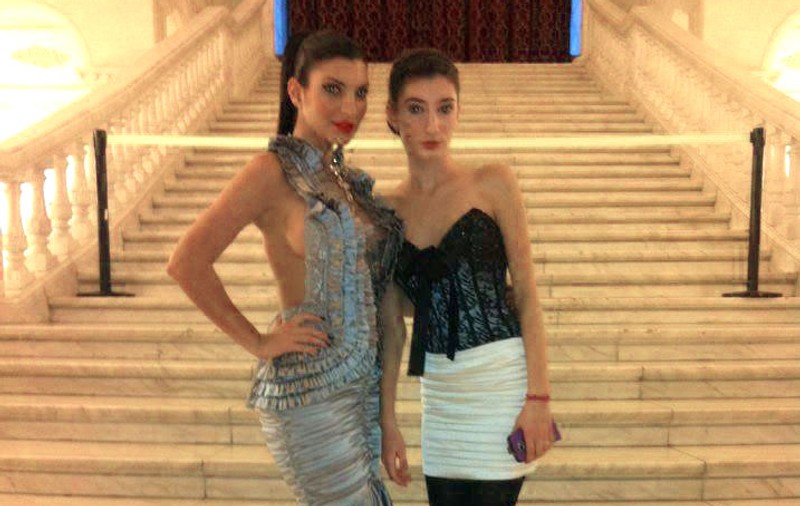 Andreea Tonciu, pe podium, ALĂTURI DE SORA EI MAI MICĂ! Uite CÂT DE BINE SEAMĂNĂ cele două