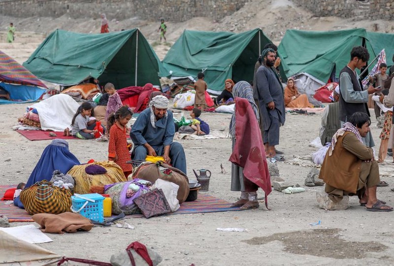 Înainte ca talibanii să cucerească Kabul, mii de oameni s-au refugiat în capitala afgană, sperând că aici vor fi în siguranță | Foto: EPA
