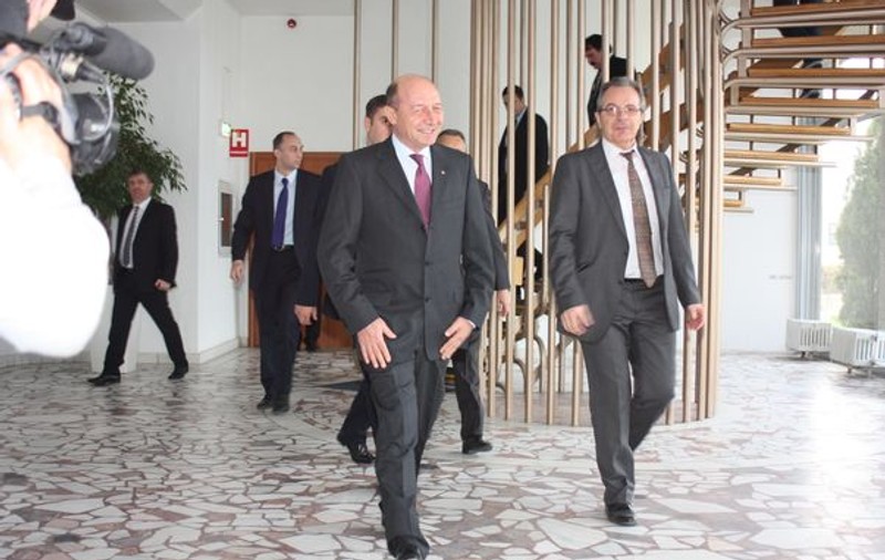 Traian Băsescu, în vizită la Ford Craiova | FOTO