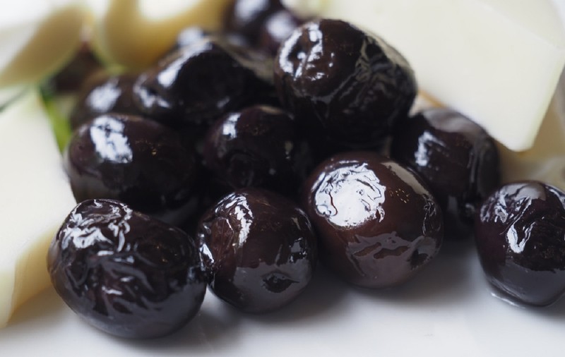 De ce sunt măslinele negre
