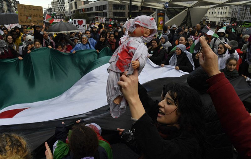Peste 20.000 de oameni pe străzile din Bruxelles, la un miting propalestinian. Manifestanții au cerut "oprirea genocidului" din Gaza și arestarea lui Netanyahu