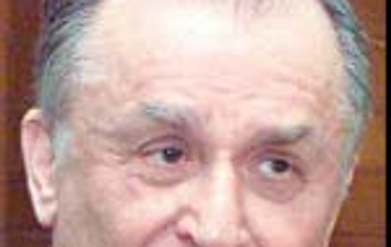 Iliescu il face 'handicapat' pe Vanghelie