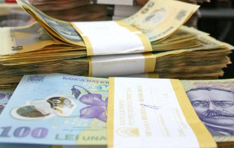Leul continuă să se deprecieze în raport cu euro. Dolarul a ajuns la maximul ultimelor zece luni