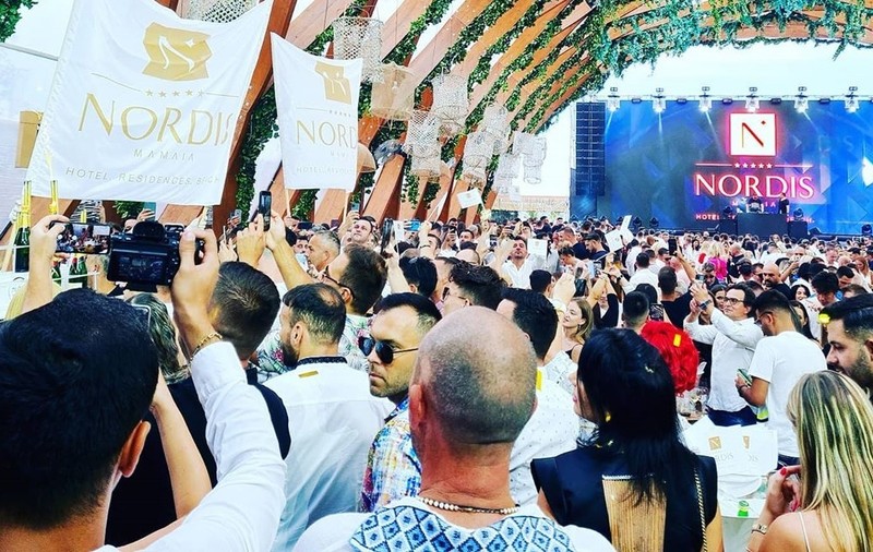 VIDEO Distracție cu ignorare totală a regulilor anti-COVID într-un club din Mamaia. IPJ Constanța: „Se vor da amenzi”