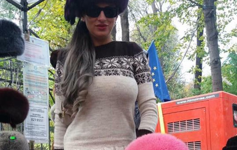 Cum se comportă soțul Sânzianei Buruiană cu fiica lor. "Eu sunt mai strict, mai rece cu ea"
