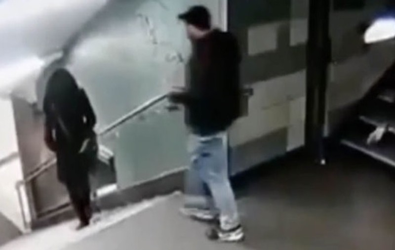 Agresorul care a atacat o femeie la metroul din Berlin a fost arestat. Incidentul a șocat Germania | VIDEO