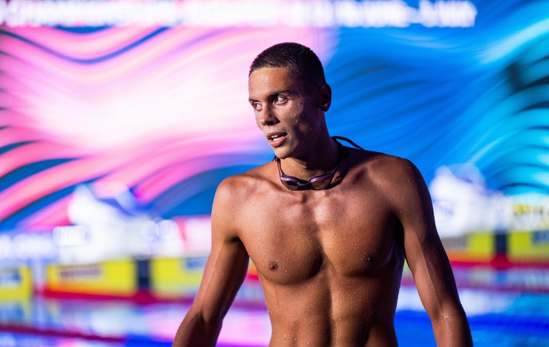 David Popovici a câștigat medalia de aur la 100 de metri liber la Campionatul Mondial de natație. Primul înotător campion la 100 m și 200 m după 49 de ani