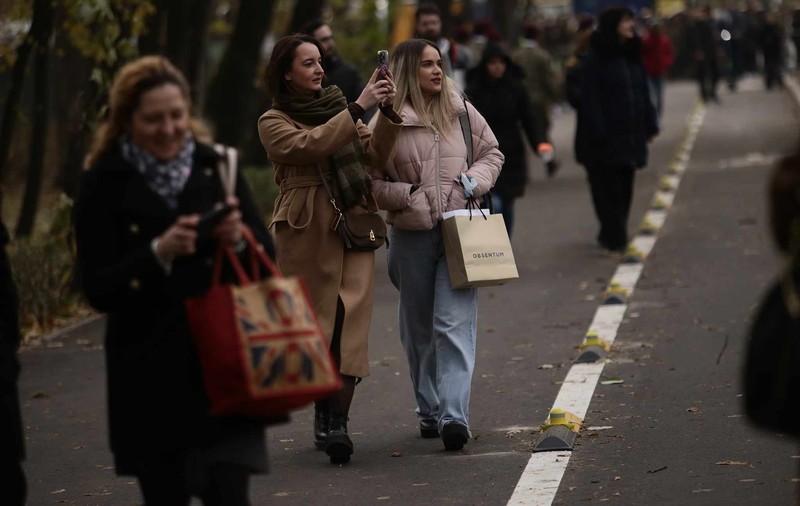 Vreme „caldă pentru această dată” în București, de 1 Decembrie. La cât ajung temperaturile