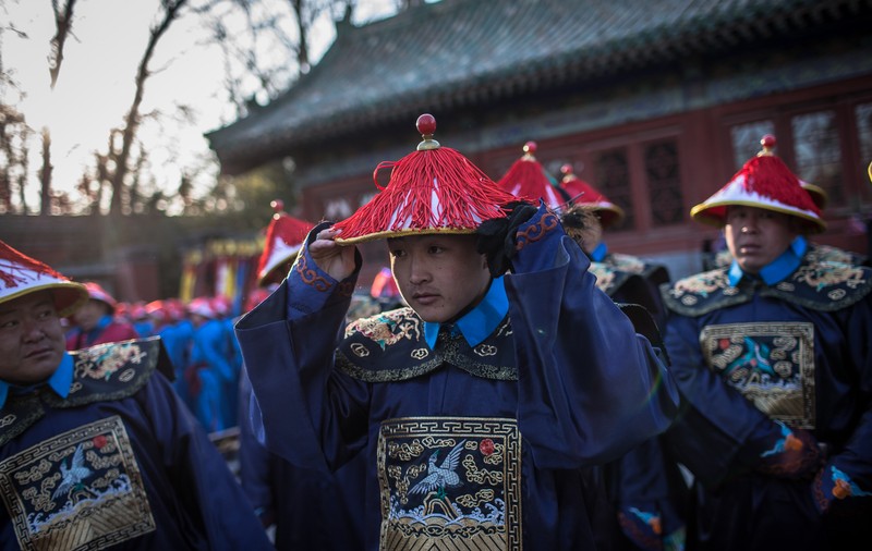 China a intrat în Anul Câinelui de Pământ. Oamenii au sărbătorit diferit faţă de anii precedenţi