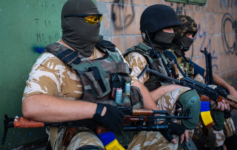 Doi români luptă pentru separatişti în estul Ucrainei, susţine un lider separatist 