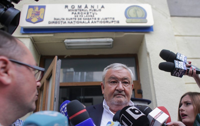 UPDATE. Fostul ministru Sebastian Vlădescu a ajuns la DNA - VIDEO