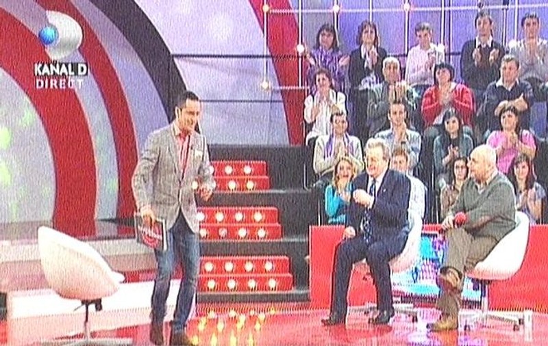 Vadim Tudor, către Mădălin Ionescu: "Am un mărţişor pentru Cristina Şişcanu, să nu-l dai amantelor" 