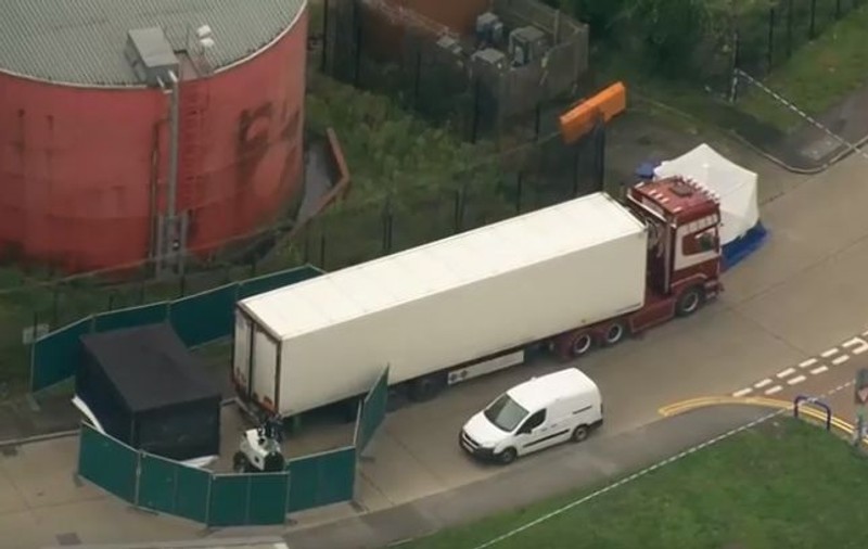 Descoperire macabră în Essex: 39 de cadavre au fost găsite în containerul unui camion. Poliția a arestat un suspect