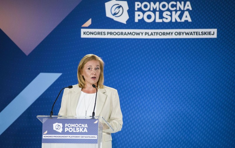 Sinuciderea fiului unei deputate poloneze stârnește critici la adresa presei de stat, care l-a identificat drept victimă a abuzurilor sexuale