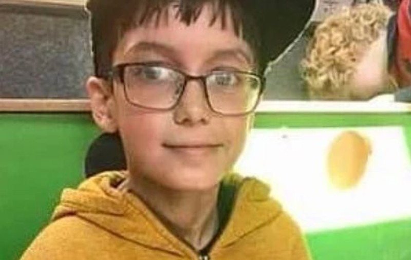 Un băiețel de 11 ani, alergic la produse lactate, a murit după ce tatăl său i-a dat să mănânce ciocolată