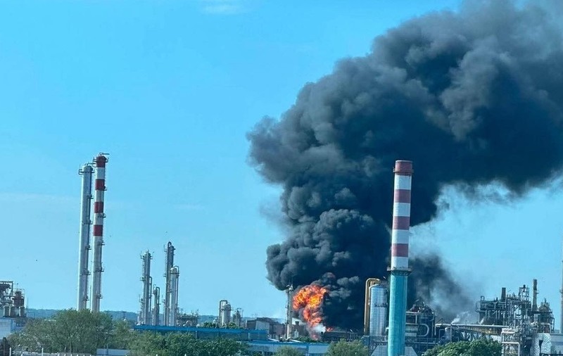 Explozie urmată de incendiu la o rafinărie MOL din Ungaria: un om a murit și cel puțin 9 au fost grav răniți