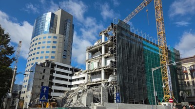 Sediul BCR din Calea Victoriei, fostă clădire Bancorex, nu a putut fi demolat nici după o lună de la începerea lucrărilor (4)
