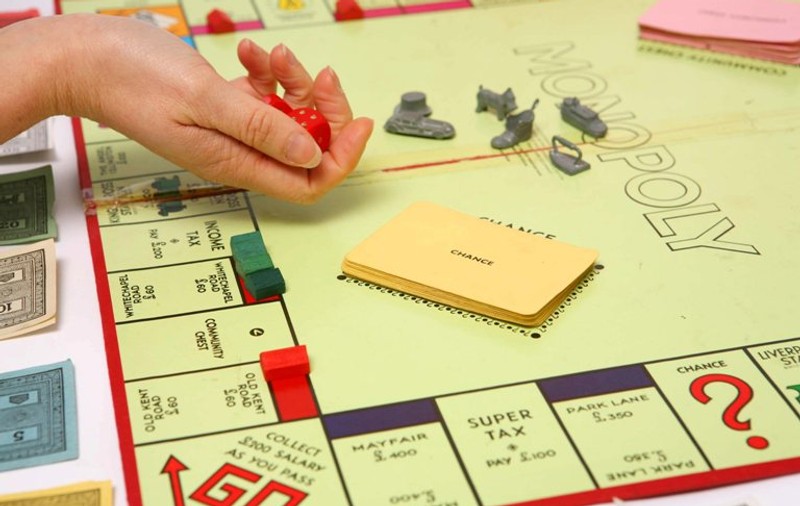 Şi-a înjunghiat prietenul pentru că a trişat la Monopoly