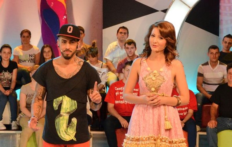 Miss Facebook: "Alex Velea e un mincinos". Vezi ce i-a făcut cântăreţul!