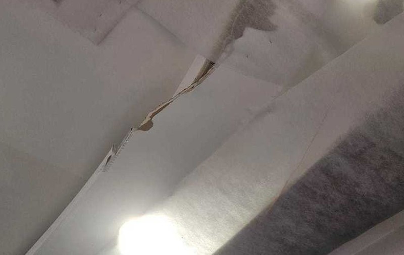 Comisarii ANPC, trimiși de Piedone în control la un mall din România, după ce o porțiune din tavan s-a desprins și subsolul a fost inundat