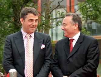 Dezvoltatorul Iulian Dascălu (stg.) și primarul municipiului Iași, Gheorghe Nichita (dr.), la inaugurarea Complexului Palas, situat în centrul istoric din apropierea Palatului Culturii din Iași | Foto: Agerpres