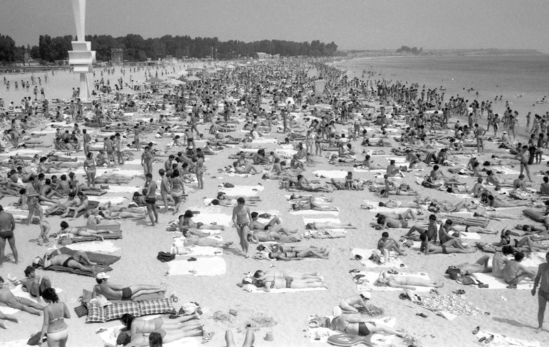 O relicvă de articol dezgropat din nisipurile Costineștiului anilor ’80. N-am scris „omagii” la adresa lui Ceaușescu, dar am scris alte „prostii” specifice vremurilor 