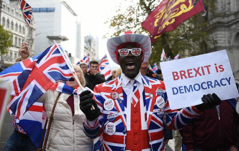 Despărțiți, dar împreună: Londra și UE au încheiat un acord comercial post-Brexit, după negocieri îndelungate