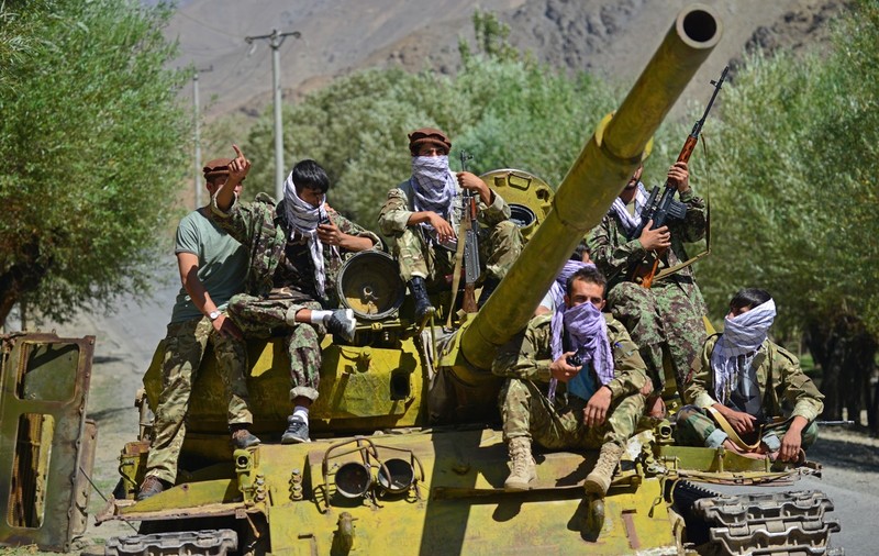 Talibanii au lansat atacuri asupra forțelor de rezistență afgane din Panjshir