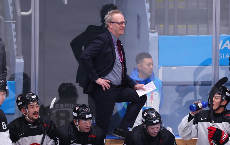 Jarrod Skalde, antrenorul naționalei de hochei a Japoniei, și-a botezat copiii „Adevăr” și „Patină”. Povestea cutremurătoare din trecutul său | INTERVIU