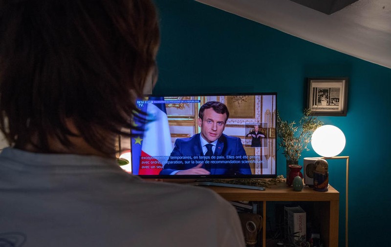 Franța se închide în case și amână alegerile. Macron, discurs dramatic, luni seară: ”Suntem în război sanitar”