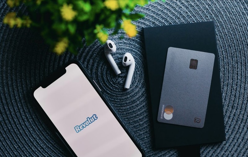 Aplicația financiară Revolut a fost atacată de hackeri, datele a 50.000 de utilizatori au fost compromise. Ce spune compania