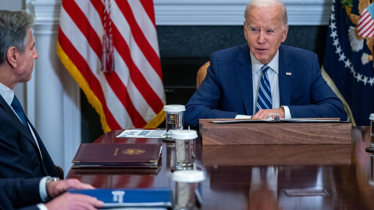 Antony Blinken (stânga) și Joe Biden în timpul unei ședințe la Casa Albă Foto: Hepta