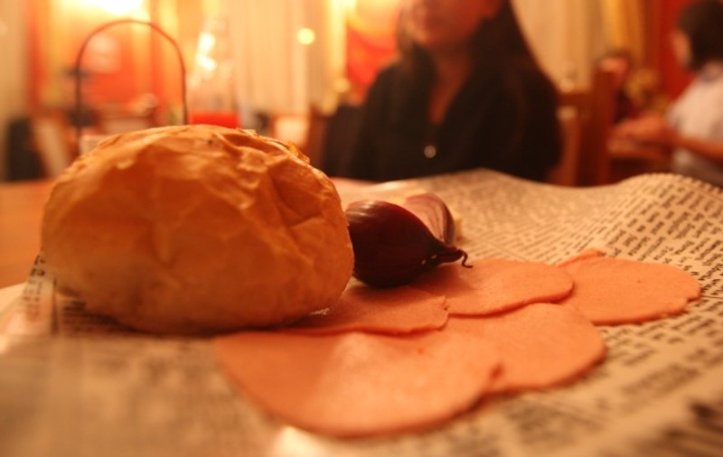 ATENŢIE! HÂRTIA IGIENICĂ, ingredient în PARIZER! Află şi despre alte două cazuri şocante!