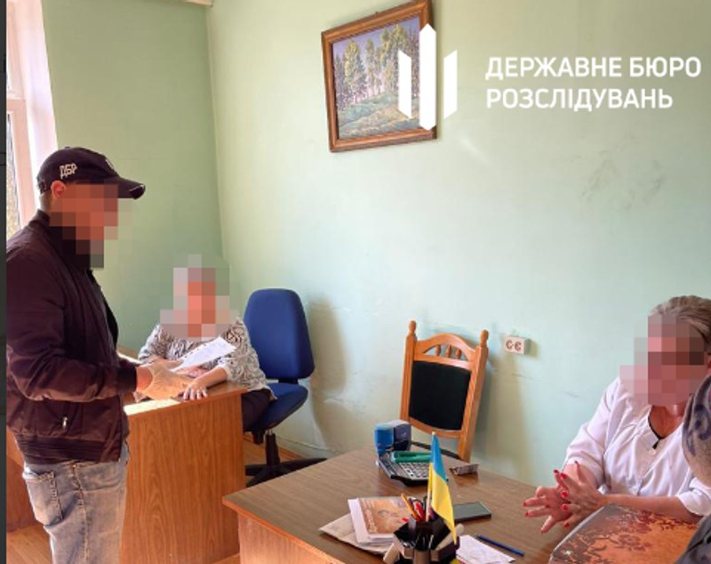 În timpul unui flagrant, un medic ucrainean a încercat să mănânce mita pe care o primise