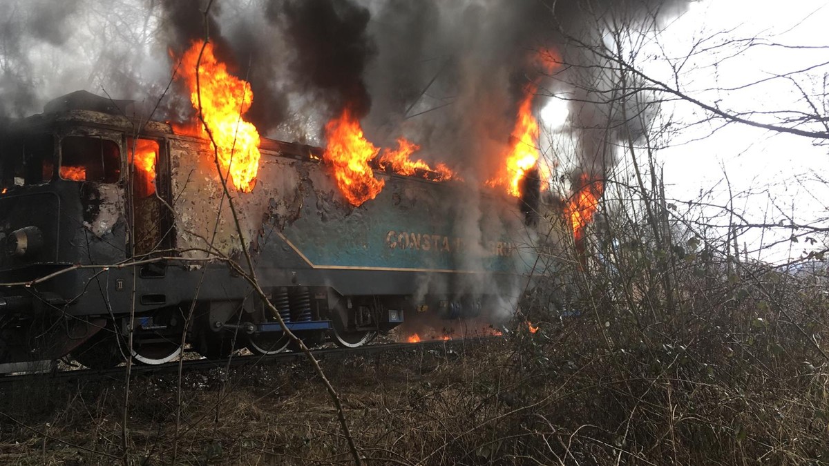 Incendiu locomotiva Caras-Severin (foto ISU)