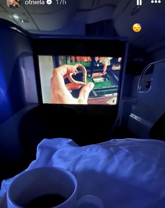 Sebastian Dobrincu și Otniela Sandu, prima escapadă romantică în 2025. Au zburat la business class și au publicat imagini din avionul de lux