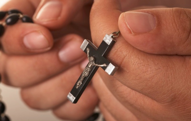 Şi-a lăsat fiica să moară, crezând că o va salva Dumnezeu