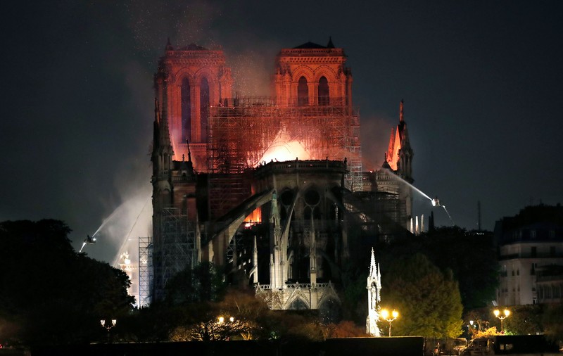 Experți: Refacerea catedralei Notre Dame din Paris va dura între 10 și 15 ani