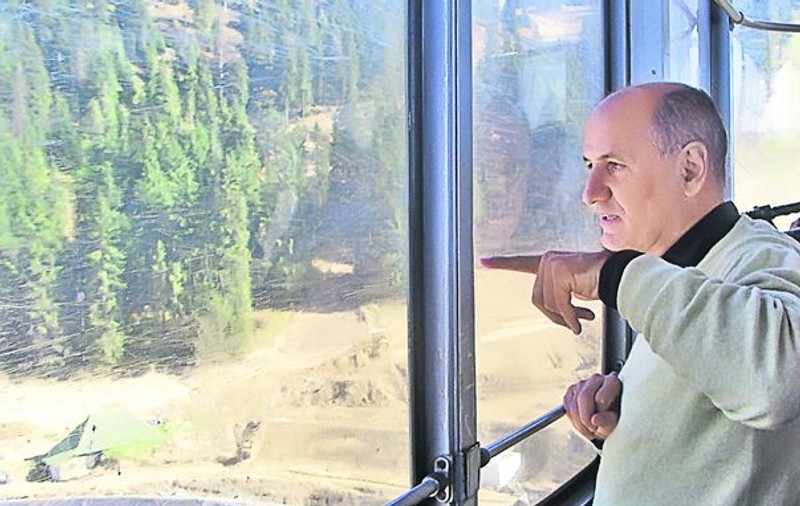George Copos şi-a ales lacul în care va sări, din telecabină, dacă Rapidul ia titlul