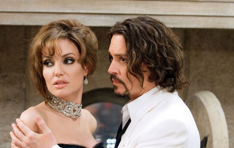 Angelina Jolie a luat lecţii de bune maniere