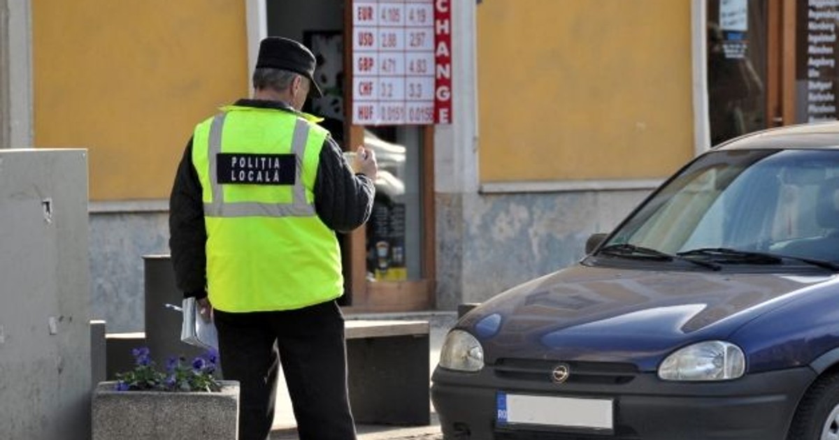Polițiștii locali din Cluj, monitorizați cu camere. Emil Boc: „Să nu mai stea pe telefon, la cafele, pe terase!”