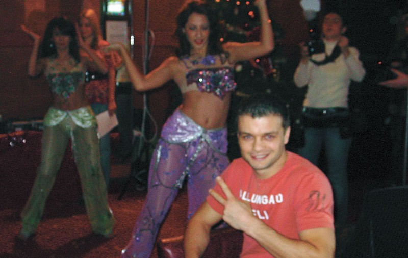 Jo Jo Dan, primit cu dansatoare