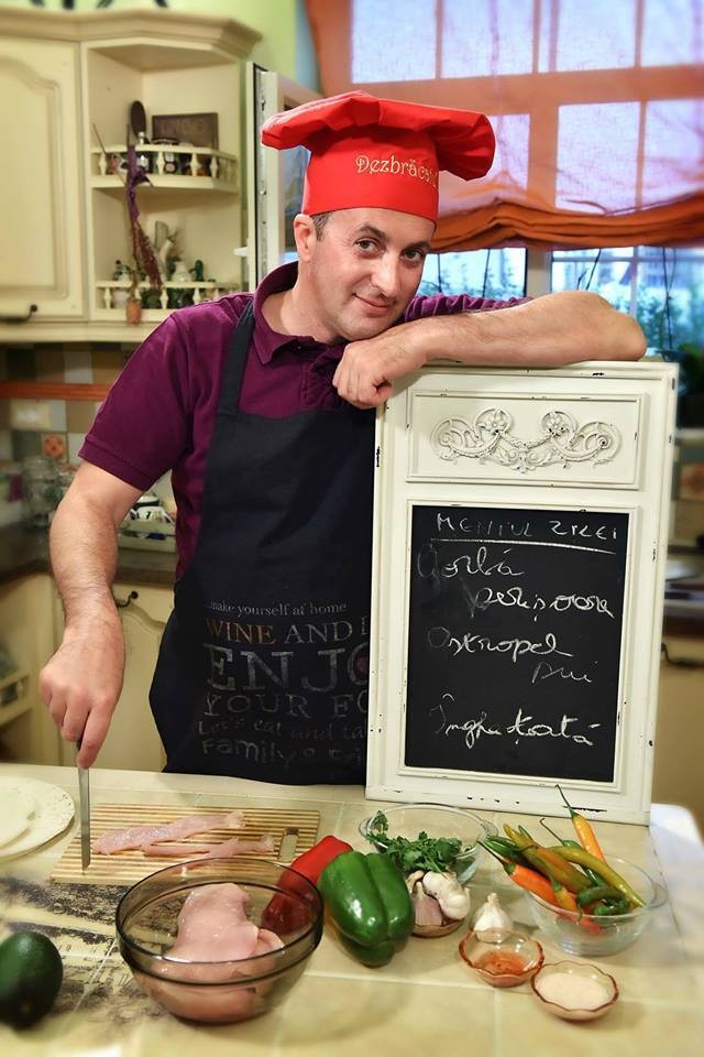 Dezbrăcatu e foarte priceput la gătit