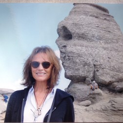 Jacqueline Bisset a transmis un mesaj de Ziua României