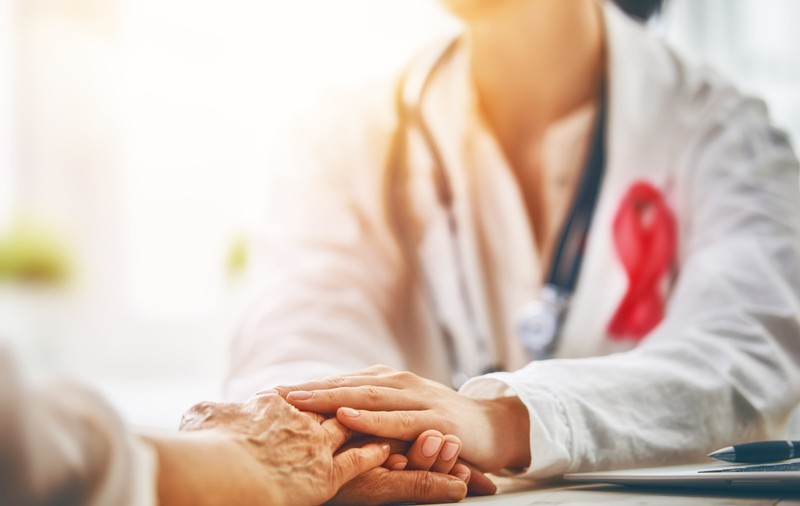 „Diagnosticul de «cancer» sperie, dar luptăm împreună”. Cât de mult contează încrederea în medic pentru o pacientă cu cancer la sân