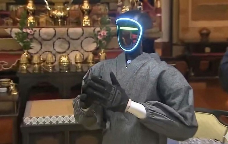 Cercetătorii din Japonia au creat un călugăr budist robot, capabil să ofere îndrumare spirituală: „O schimbare profundă în cultura religioasă” | VIDEO