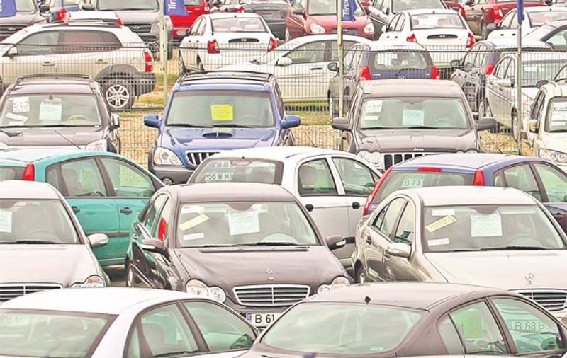ŞTIRE IMPORTANTĂ PENTRU ŞOFERI. Taxa auto, înlocuită cu un TIMBRU DE MEDIU. Află cine va plăti mai mult